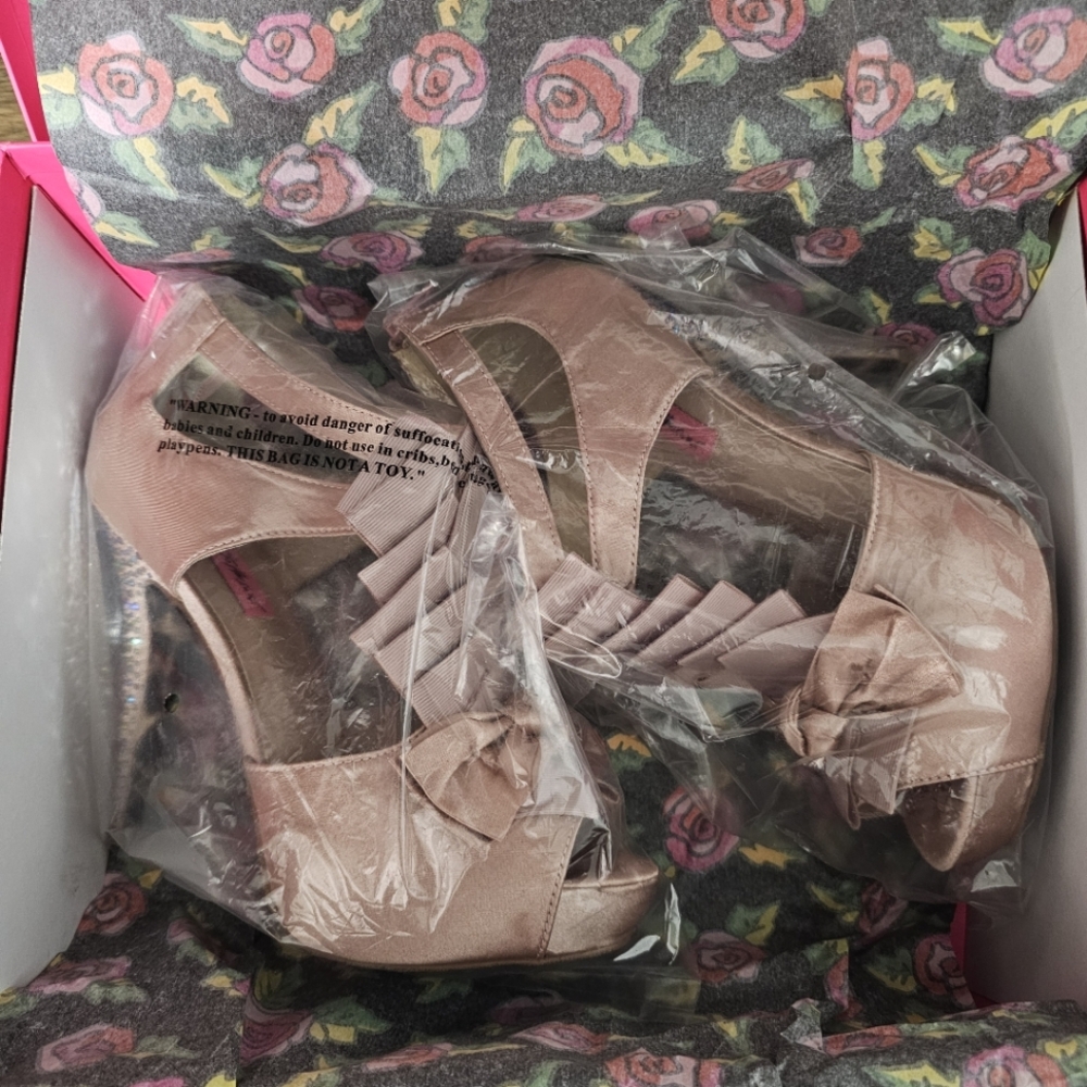 Betsey Johnson Iconnn-R Women's Blush Pink Satin Back Zip Bow Rhinestone Heels - Picture 12 of 14